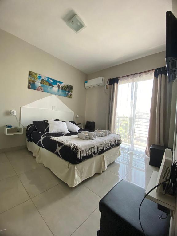 a bedroom with a bed and a large window at Departamento Práctico y Confortable in San Miguel de Tucumán
