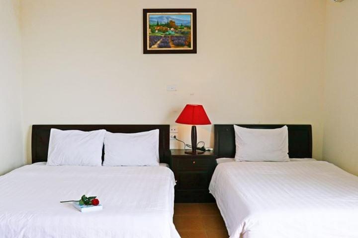 Postel nebo postele na pokoji v ubytování Hanvet Hotel Tam Dao - by BAY LUXURY