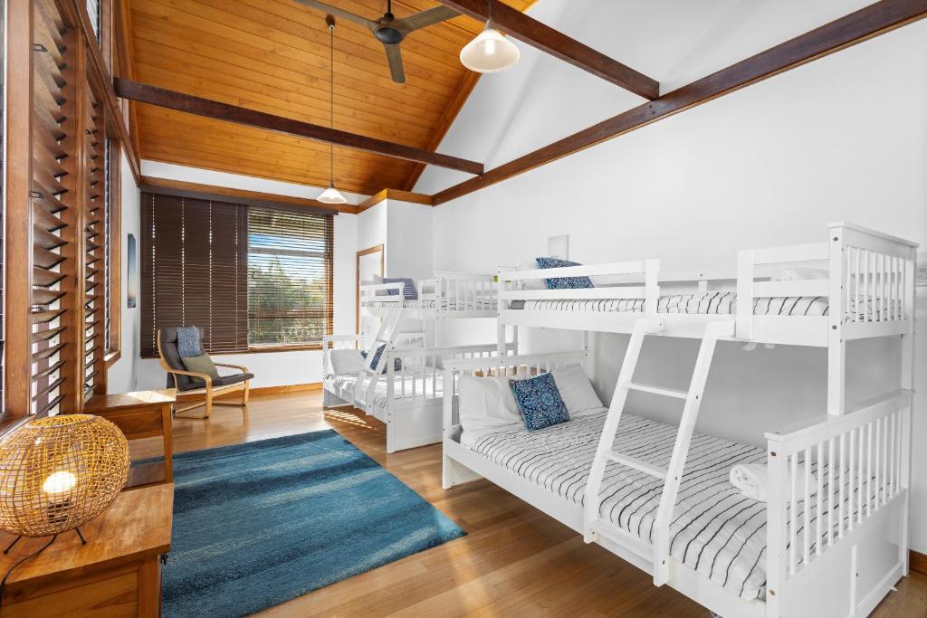 Postel nebo postele na pokoji v ubytování Serenity - Mudjimba - Pet Friendly Holiday Home