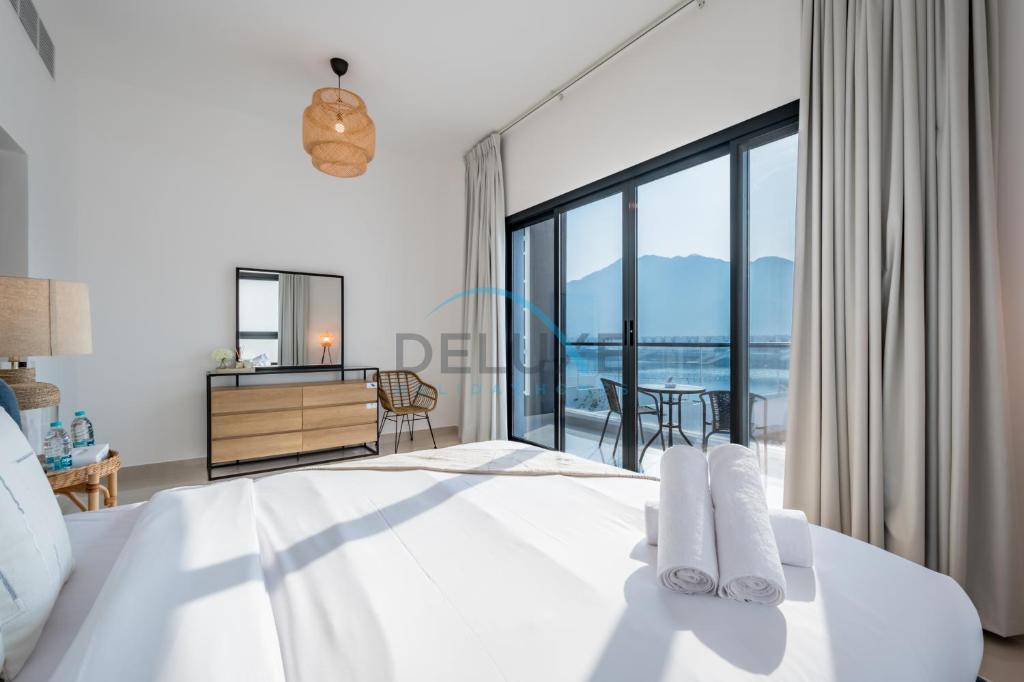 Postel nebo postele na pokoji v ubytování Best Deal 3BR plus maid's with Pool Perfect for Groups by Deluxe Holiday Homes