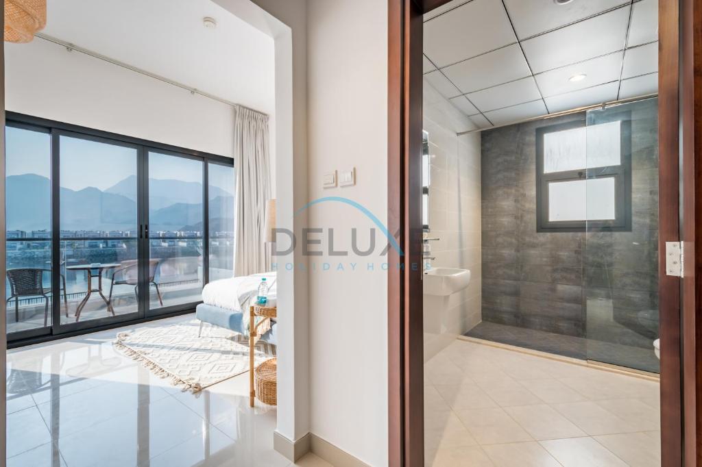 Koupelna v ubytování Best Deal 3BR plus maid's with Pool Perfect for Groups by Deluxe Holiday Homes
