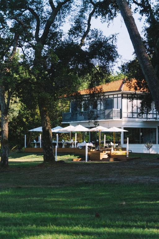 Villa de l'Étang Blanc image 2 - Full view