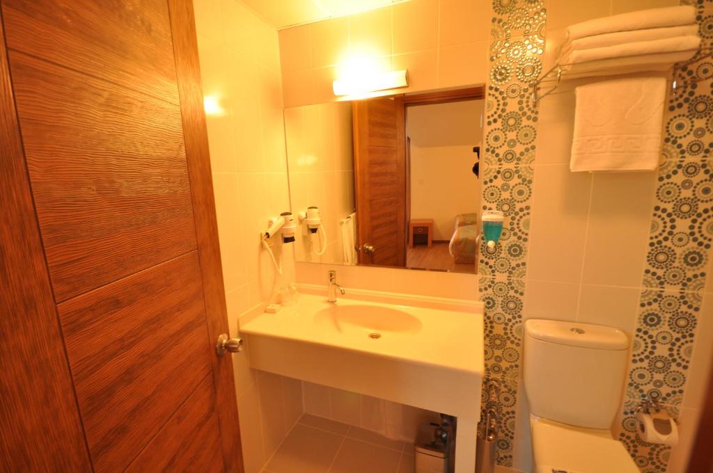 Koupelna v ubytování Grand Anzac Hotel