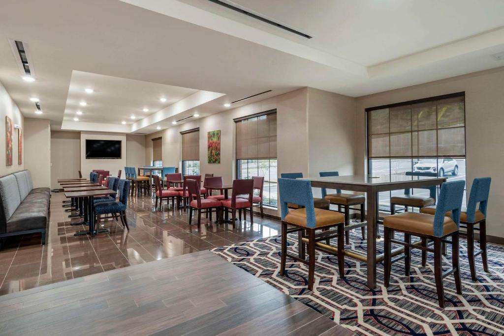 Comfort Inn & Suites Downtown near University photo