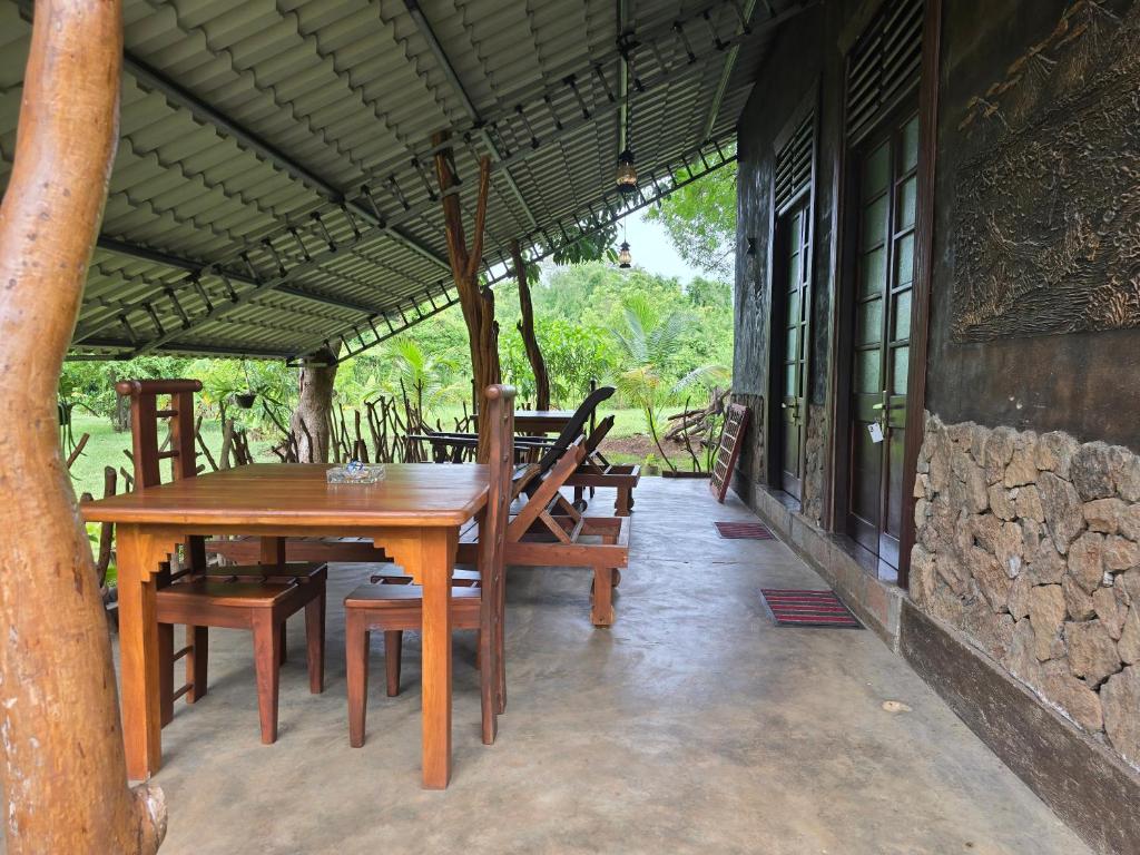 Patio nebo venkovní prostory v ubytování Ceylon wilpattu safaris & lodging