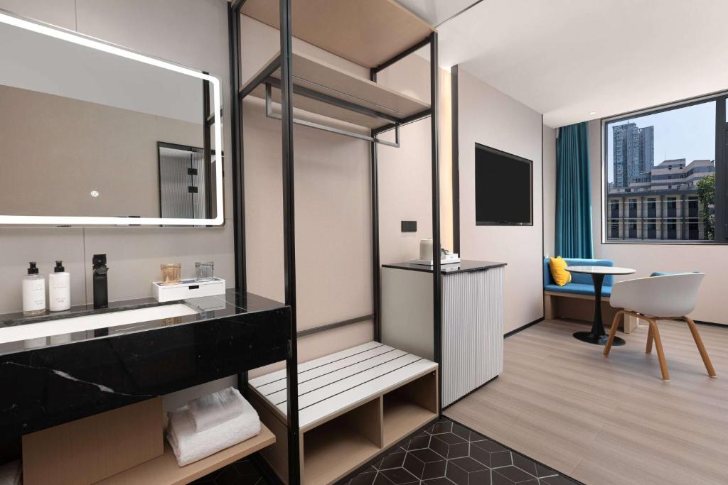 Kuchyň nebo kuchyňský kout v ubytování Microtel by Wyndham Xian Beilin