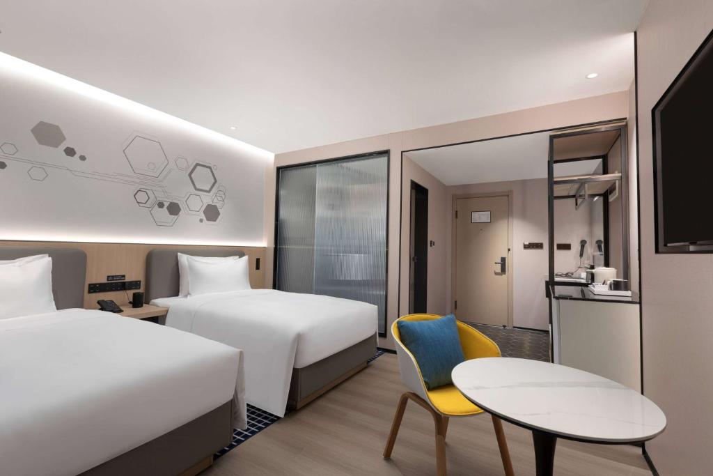 Postel nebo postele na pokoji v ubytování Microtel by Wyndham Xian Beilin