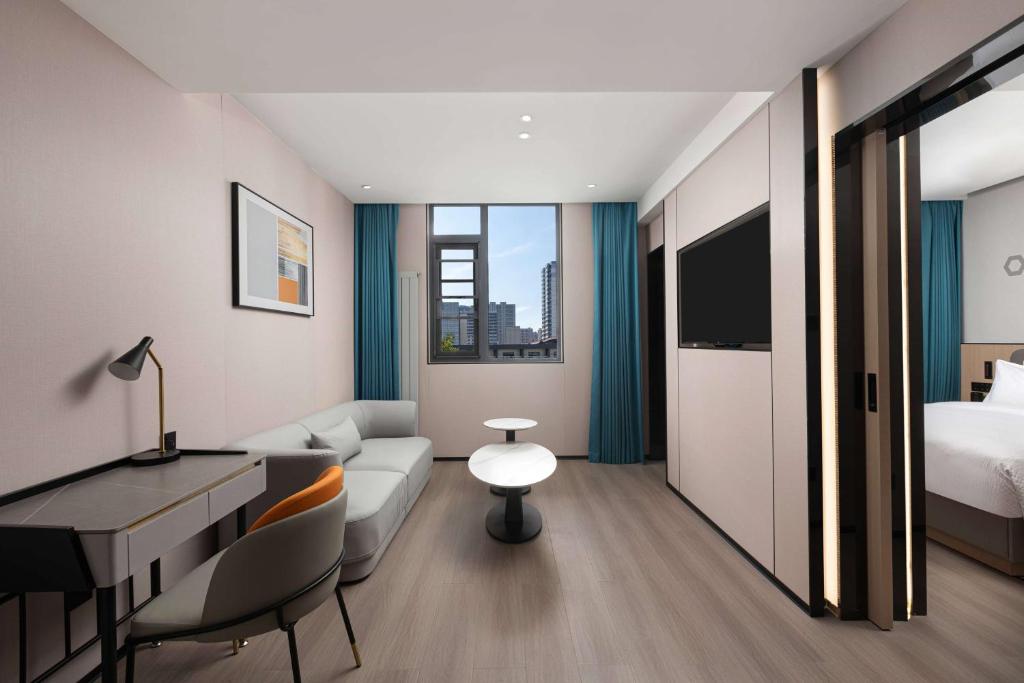 Postel nebo postele na pokoji v ubytování Microtel by Wyndham Xian Beilin