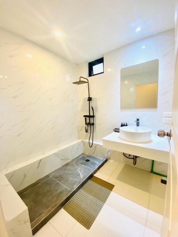 patong sunset villa Phuket - Resim 37