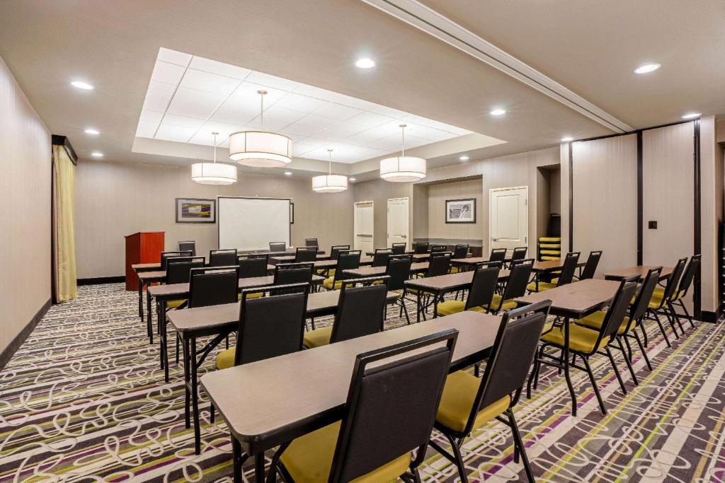 La Quinta by Wyndham Tumwater - Olympia photo
