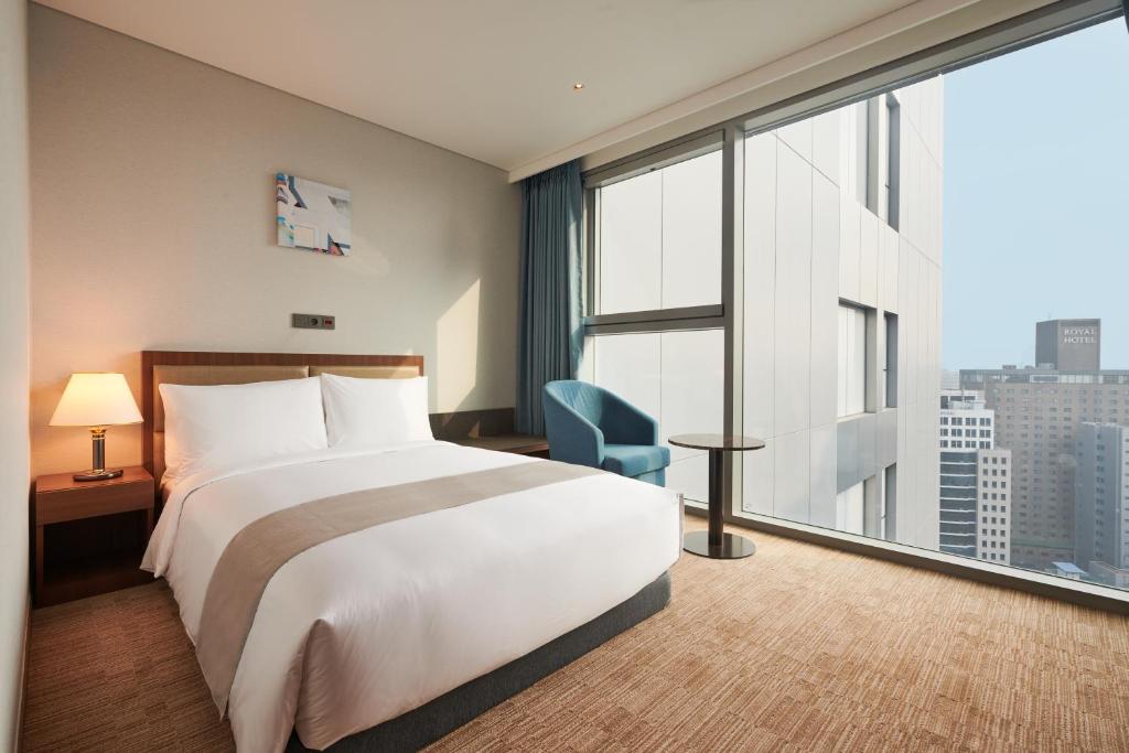 Postel nebo postele na pokoji v ubytování Stanford Hotel Myeongdong
