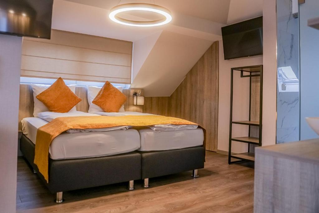 Postel nebo postele na pokoji v ubytování Liebig-Hotel