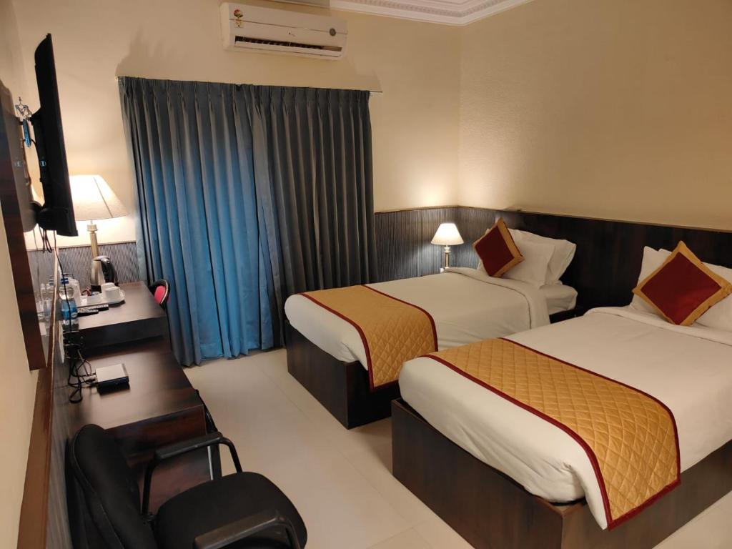 Hotel Badami Court unit of shreejit Resorts Pvt Ltd photo