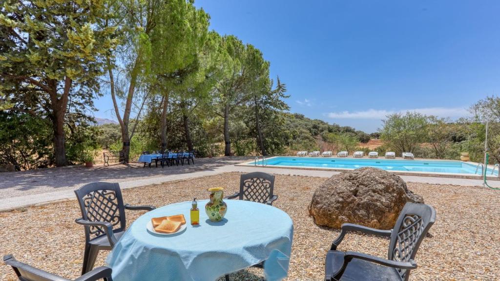 Πισίνα στο ή κοντά στο Cortijo el Contarin Archidona by Ruralidays
