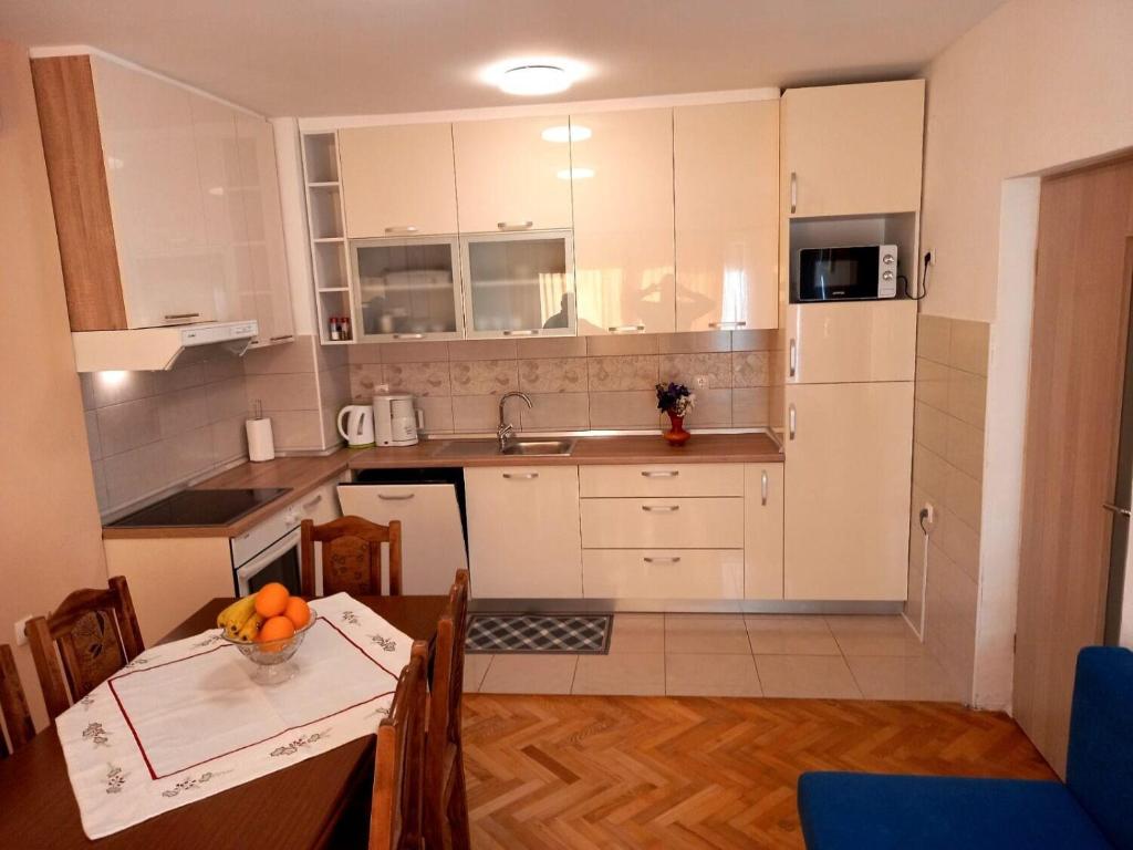 Kuchyňa alebo kuchynka v ubytovaní Apartment Miki
