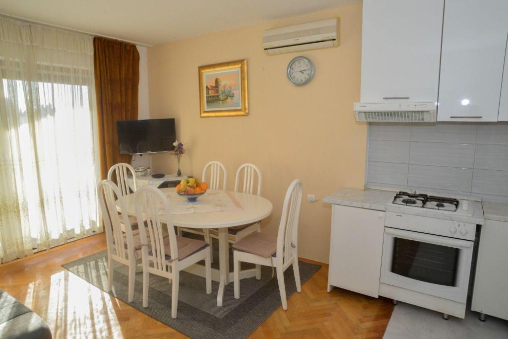 Kuchyňa alebo kuchynka v ubytovaní Apartment Miki