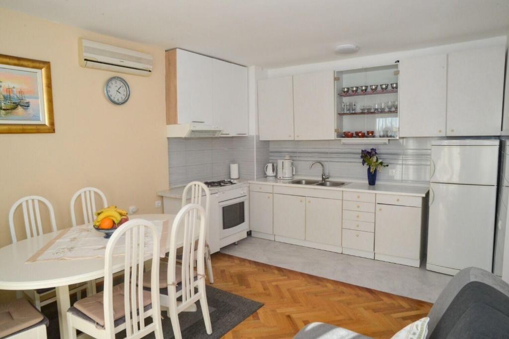 Kuchyňa alebo kuchynka v ubytovaní Apartment Miki