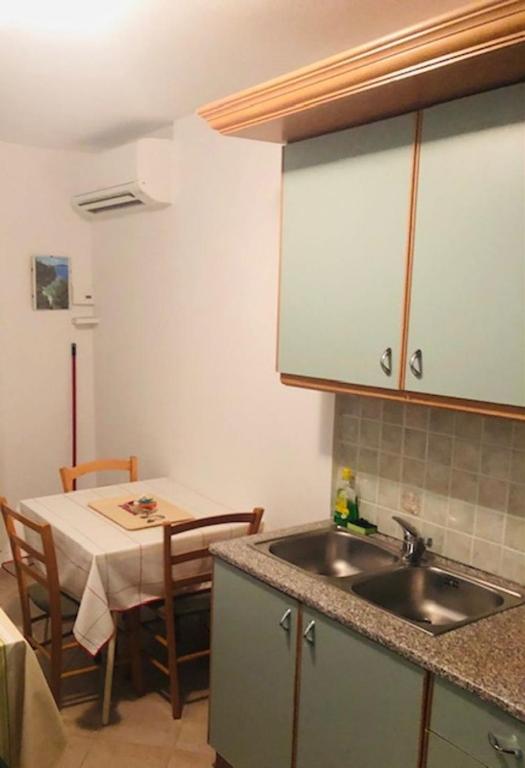 Kuchnia lub aneks kuchenny w obiekcie Apartments Denko