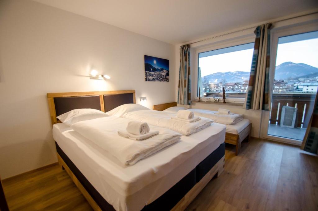 Postel nebo postele na pokoji v ubytování Deluxe Studio Kaprun by All in One Apartments