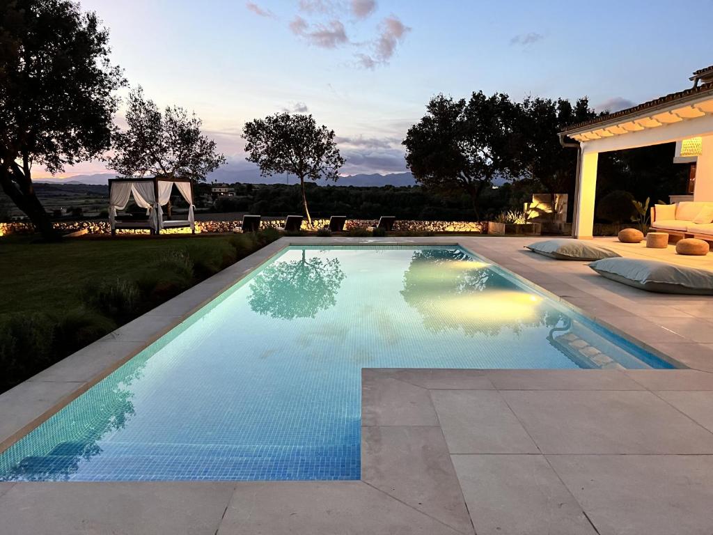 Bazén v ubytování Es Mirador de Vernissa Jacuzzi sauna y piscina nebo v jeho okolí