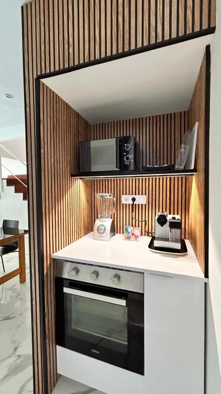 Kuchyň nebo kuchyňský kout v ubytování Villa con piscina privada Palmeras Home