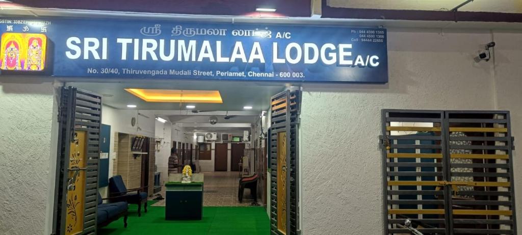 Certifikát, hodnocení, plakát nebo jiný dokument vystavený v ubytování Sri Tirumalaa Hotel