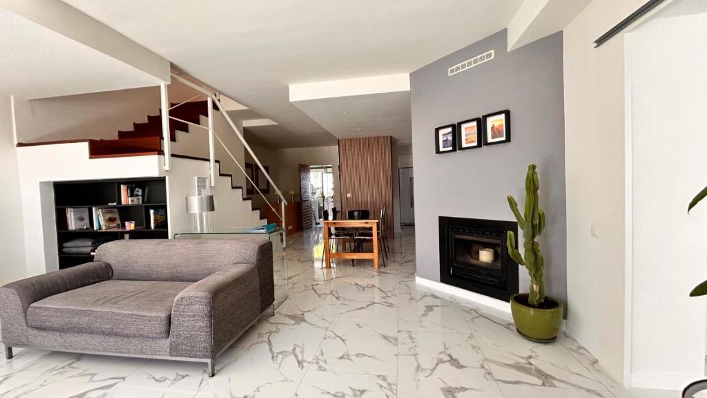 Posezení v ubytování Villa con piscina privada Palmeras Home