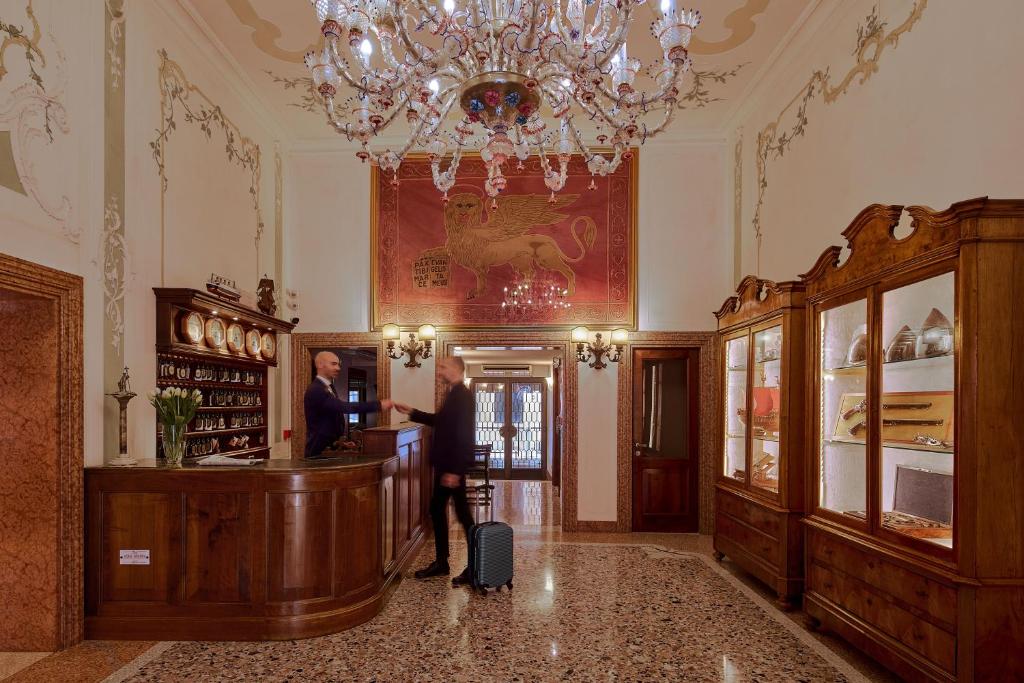 Vstupní hala nebo recepce v ubytování UNAHOTELS Ala Venezia-Adults 16