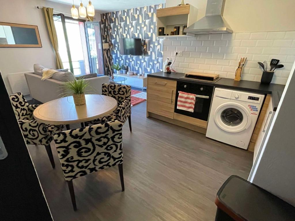 Kuchyň nebo kuchyňský kout v ubytování Appartement t2 foirail étage