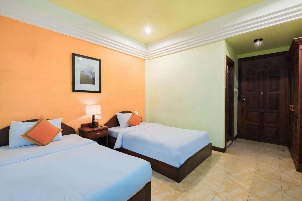 Postel nebo postele na pokoji v ubytování VPlus Hotel