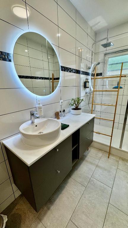Fotografia z galérie ubytovania Le Domaine Des Yèbles - Appartement Calme et élégant v destinácii Avon