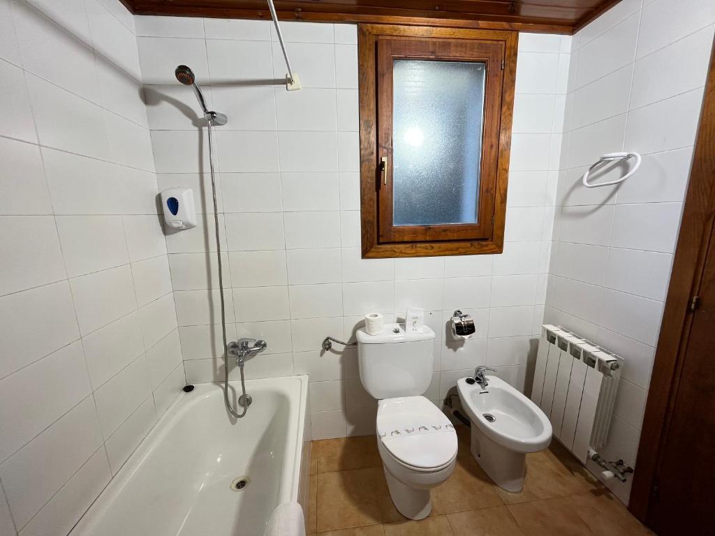 Koupelna v ubytování Apartaments Font del Poble