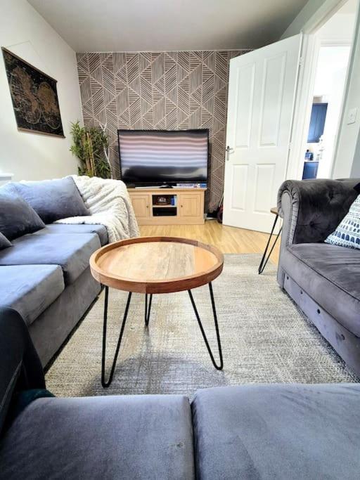 Hotel Home from Home 3 bed,2 bath house with garden&parking near centre&tram stop, a living room with a couch and a coffee table at Home from Home 3 bed,2 bath house with garden&parking near centre&tram stop in Sheffield