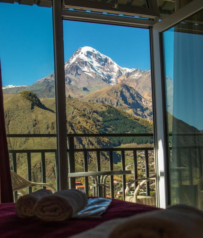 Nespecifikovaný výhled na hory nebo výhled na hory při pohledu z hotelu