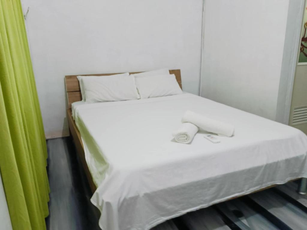 Postel nebo postele na pokoji v ubytování Mylene Room Rental
