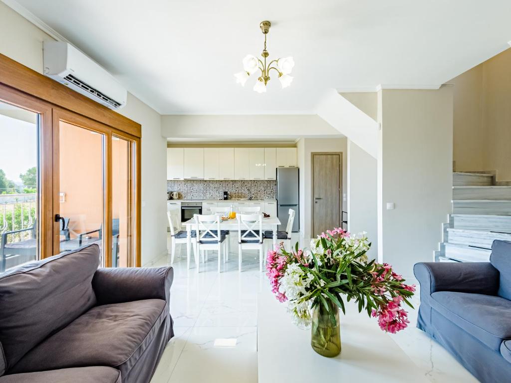 Posedenie v ubytovaní Vacation house with a panoramic sea view and forest
