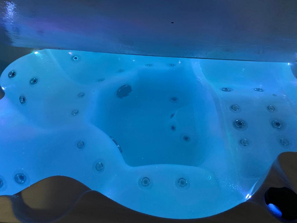 Fotografia z galérie ubytovania Chalet Alaric & Jacuzzi Ilot 1 rang1! VUE MER! 4rooms! CLIM 10p 24H24 v destinácii Gruissan