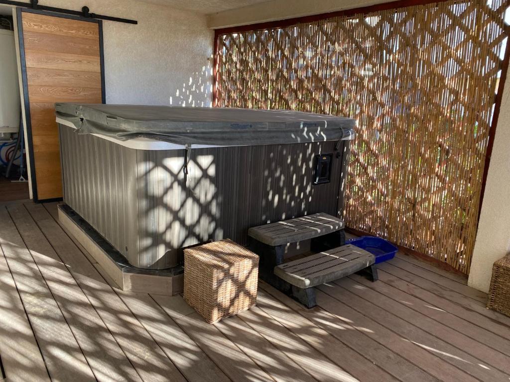 Fotografia z galérie ubytovania Chalet Alaric & Jacuzzi Ilot 1 rang1! VUE MER! 4rooms! CLIM 10p 24H24 v destinácii Gruissan