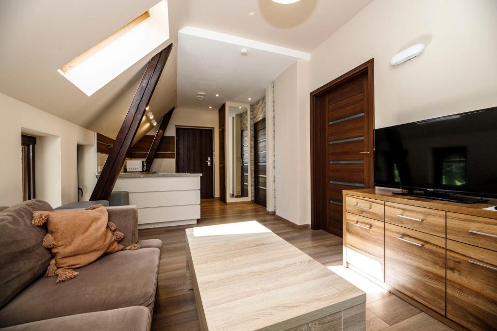 Televízia a/alebo spoločenská miestnosť v ubytovaní Apartamenty Silva Szklarska Poręba