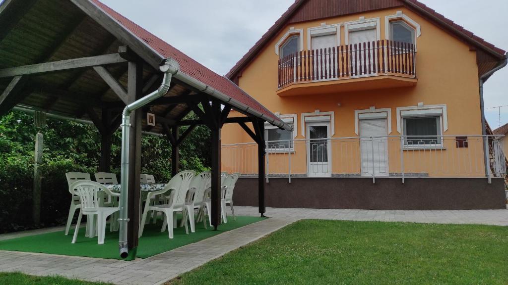 Kis Vendégház 8638 Balatonlelle, 32 Arany János utca kép - 1