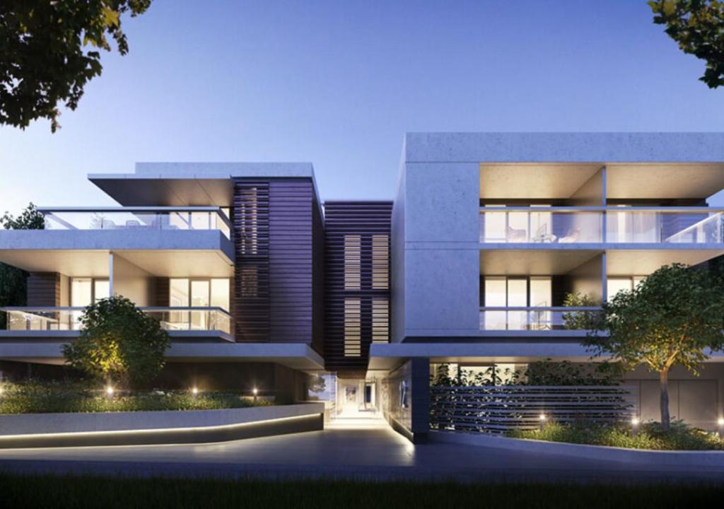 una imagen de un edificio de noche en Elwood stylish apartment in botanical location near beach, en Melbourne