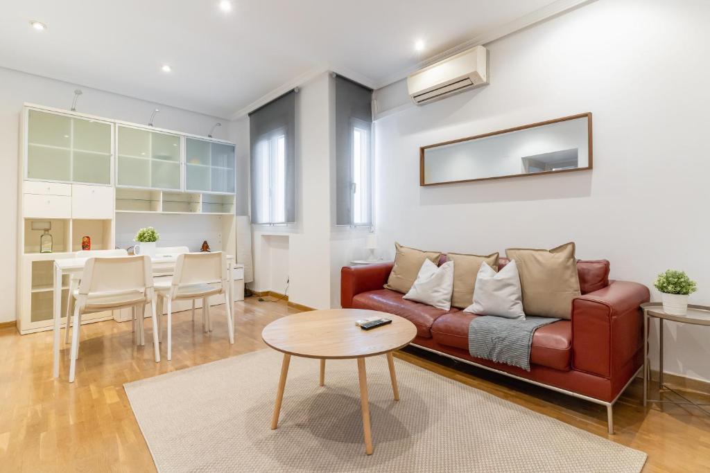 Central Cozy -1Bedroom 1Bath -Anton Martin