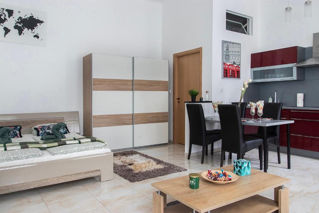 Jokai Gem Apartment 1061 Budapest, 3 Jókai tér kép - 1