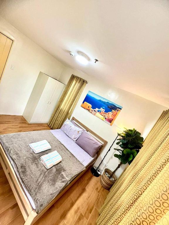 Postel nebo postele na pokoji v ubytování Davao Condo 2BR Pool Wifi Netflix