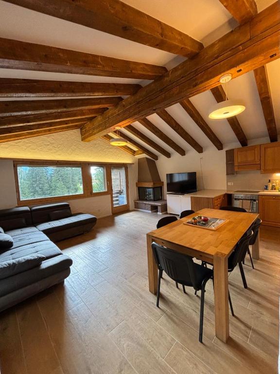 TV a/nebo společenská místnost v ubytování Appartamento chalet