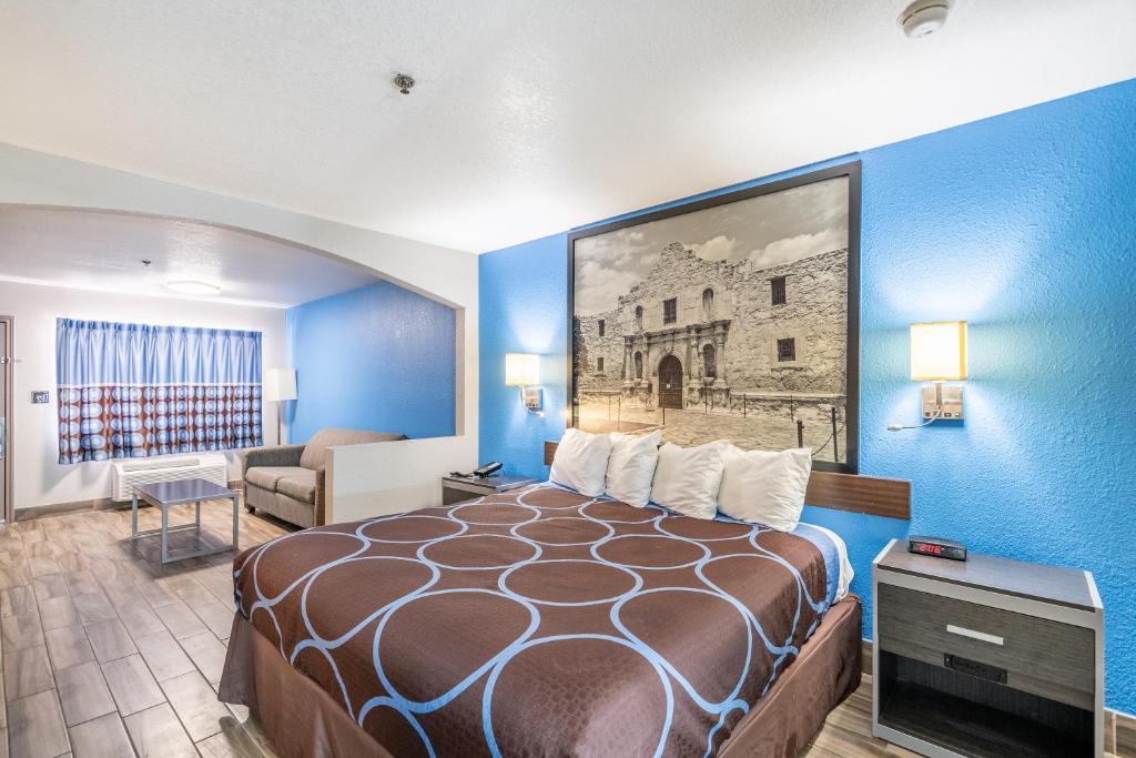 Super 8 by Wyndham San Antonio/Riverwalk Area, San Antonio