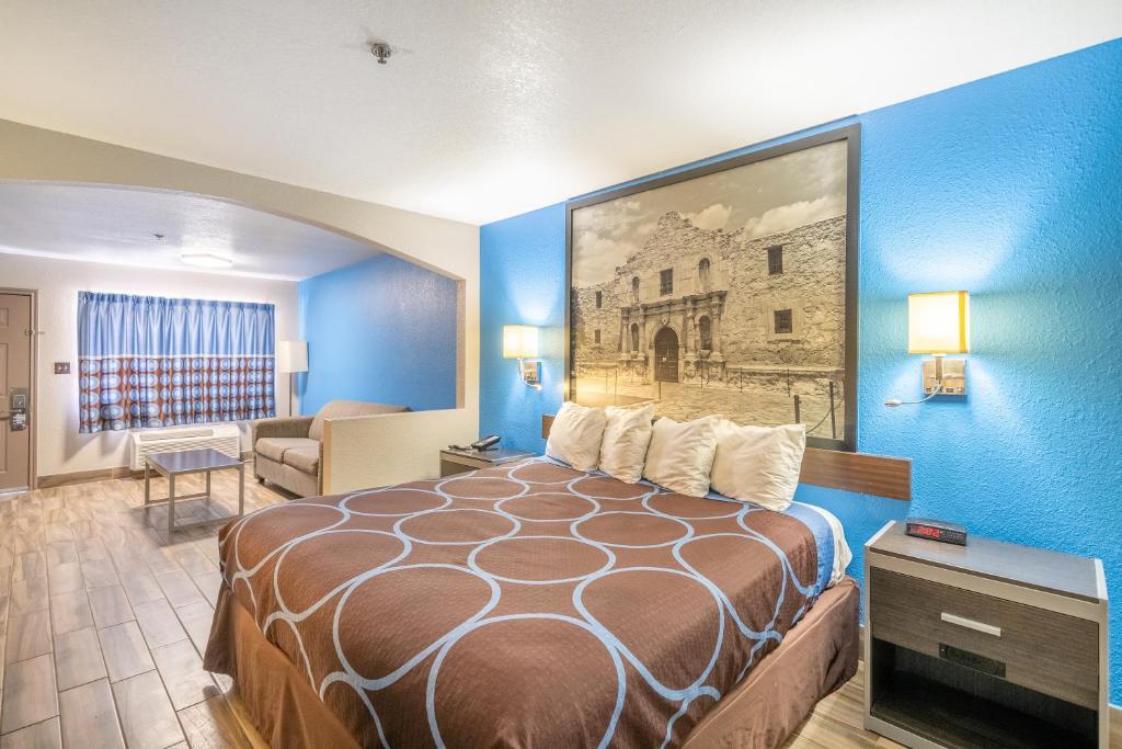 Super 8 by Wyndham San Antonio/Riverwalk Area, San Antonio