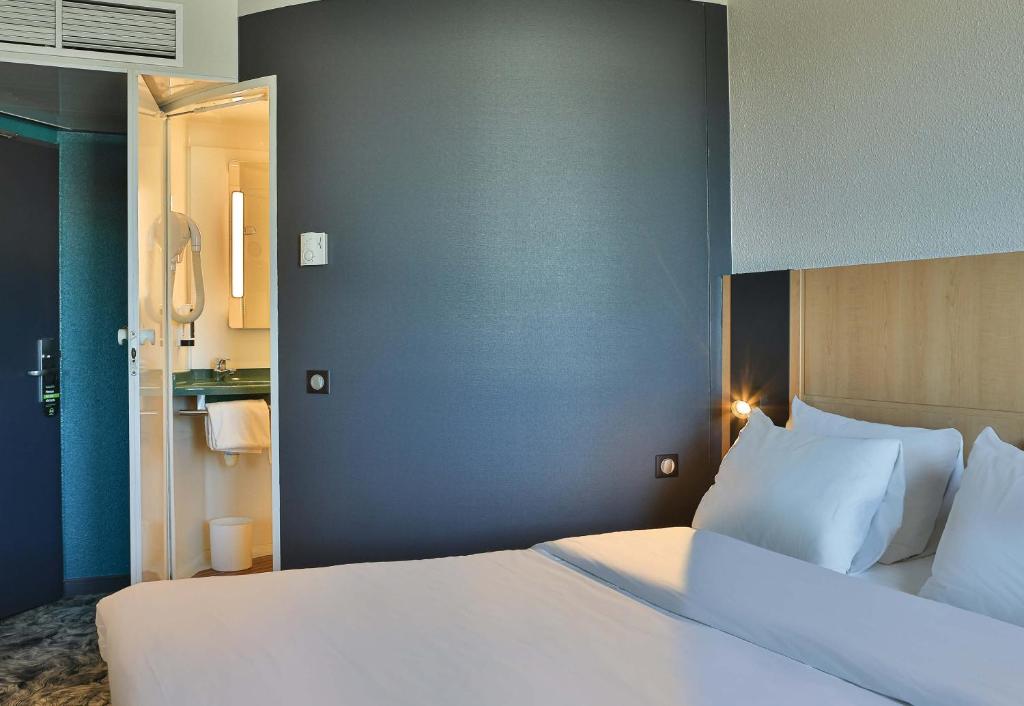 B&B HOTEL Les Sables-d'Olonne Centre Gare - Triple Chambre