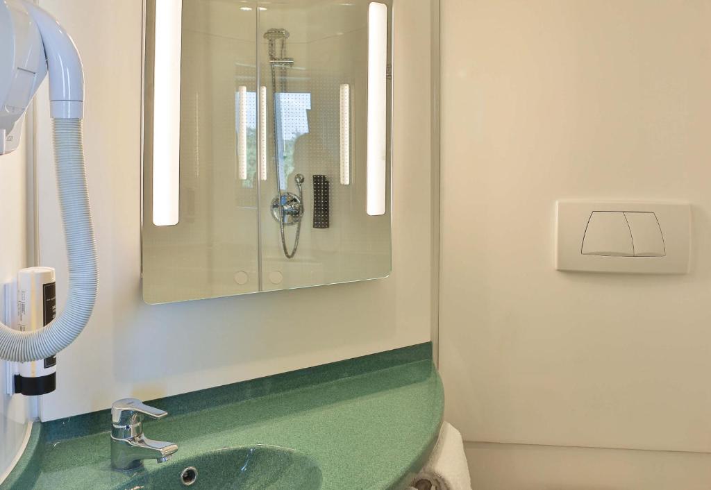 B&B HOTEL Les Sables-d'Olonne Centre Gare - Quadruple Chambre