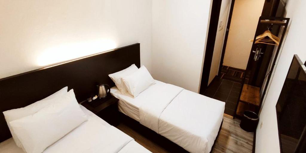 Postel nebo postele na pokoji v ubytování ABA Hotel Kuching Sarawak